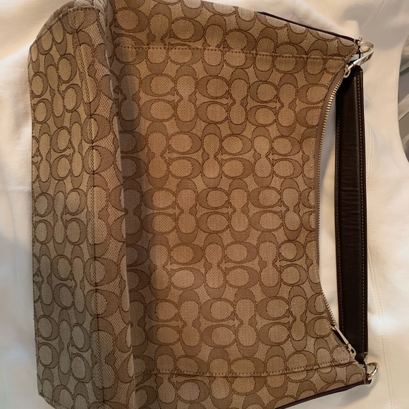 Coach purse 11.5 x 12 x 5. Great condition. Smoke free/pet friendly home. - Picture 5 of 12